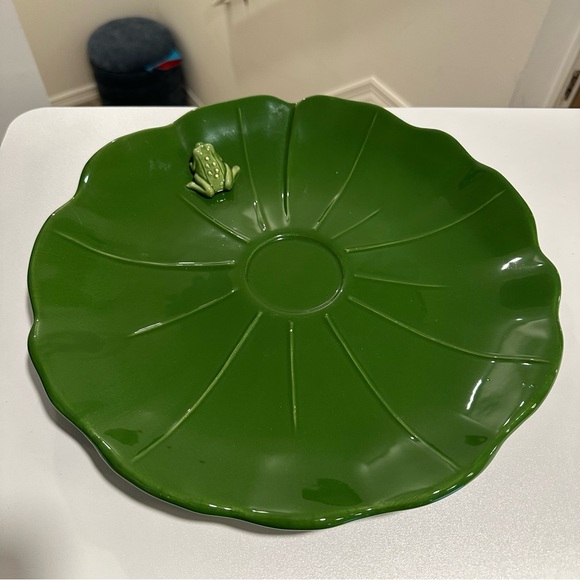 Block Ceramics Other - Green Leaf-Shaped Plate with Frog Accent